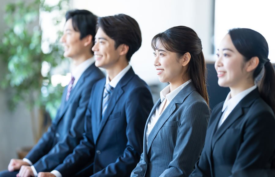 転職に成功した登録販売者が選考を受けた企業数は？