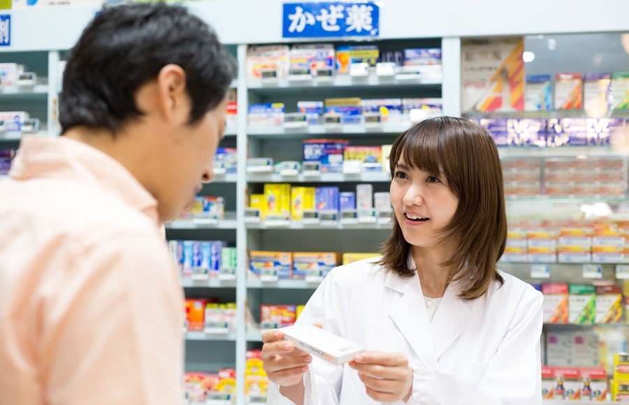 根拠2：医薬品販売の「ラストワンマイル」を担う専門性