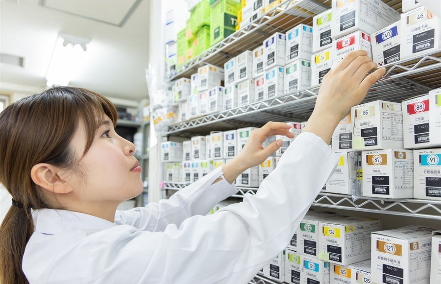 ドラッグストアはなぜ「ブラック」といわれる？登録販売者が感じやすいきつさの正体